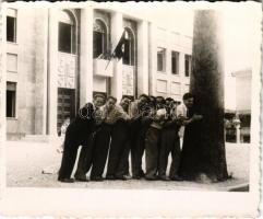 1937 Milano, Milan; a RIPENSIA Temesvár labdarúgó csapat az AC Milan elleni meccsen, focisták / Italy, RIPENSIA Timisoara football team, match against AC Milan, sport photo (7 x 8,4 cm) (fl)