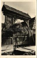 Fitód, Csíkfitód, Fitod; Csiki székely kapu. Aladics Zoltán mérnök felvétele / Transylvanian wood carved gate (b)