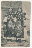 1911 Torockó, Rimetea; Toroczkói népviselet, pártás lányok, erdélyi folklór. Wernes István kiadása 983. / Transylvanian folklore from Rimetea (b)