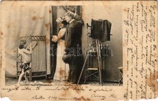 1903 Szerelmespár műteremben régi fényképezőgéppel és kisfiúval. K. V. i. B. 12. / Romantic couple with antique camera and boy, photographer's atelier (b)