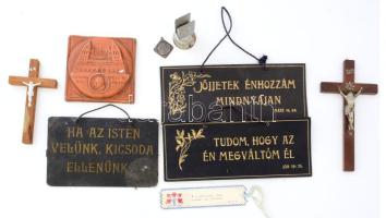 Kegytárgy és vallási tárgy tétel, feszületek, táblák, stb., klf méretben