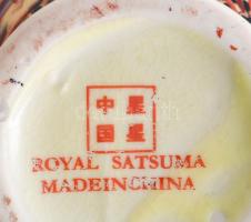 Satsuma váza, jelzett, alján kis pattogzással, fa talpon, m: 24 cm