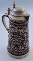 cca 1900, Német festett kőedény kancsó, ón fedéllel, sorszámozott, m: 34,5 cm