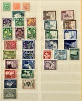 Ausztria 1957-1979 gyűjtemény, hozzá blokkok, ívek, négyes tömbök + kevés korábbi anyag jobbakkal, 10 nagy Abria berakólapon, műanyag borítóval