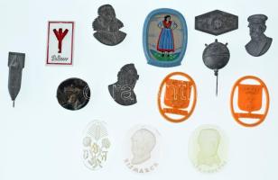 Német Harmadik Birodalom DN(~1930-1940) 14xklf "WHW" (Winterhilfswerk) kampány adományozói fém, műanyag és üveg jelvény, közte "Oberdonau" műanyag jelvény hímzett képpel (33x44mm) + közte DN "Bismarck" gravírozott üvegjelvény (30x36mm), stb. T:vegyes, az üvegeken lepattogzódás German Third Reich ND(~1930-1940) 14xdiff "WHW (Winterhilfswerk) metal, plastic and glass campaign badges, including "Oberdonau" plastic badge with embroidered picture (33x44mm) + include ND "Bismarck" engraved glass badge (30x36mm), etc. C:mixed, chipping on the glass