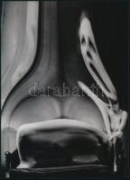 1933 Kertész Andor (később André Kertész) (1894-1985) magyar (később francia - amerikai) fotóművész felvétele (Torzítások sorozatból az 51-es felvétel), 1 db modern nagyítás, jelzés nélkül, 21x15 cm