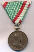 1914. "Ferenc József Bronz Vitézségi Érem" bronz kitüntetés, nem hozzá való mellszalaggal. Szign.: Tautenhayn T:XF Hungary 1914. "Bronze Gallantry Medal (Der Tapferkeit)" bronze decoration with not original ribbon. Sign.: Tautenhayn C:XF NMK 137.