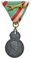 1917. "Ezüst Katonai Érdemérem a katonai érdemkereszt szalagján" Zn kitüntetés nem hozzá való mellszalaggal, kardokkal T:XF Hungary 1917. "Silver Military Merit Medal on a war ribbon (Signum Laudis)" Zn decoration with not original ribbon with swords C:XF NMK 320.