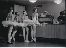 cca 1961 "Tütüben a szünetben, tütüke a büfében", 1 db modern nagyítás, jelzés nélkül, 15x21 cm