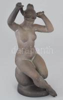 Medveczky 84 jelzéssel: ülő akt. Festett terrakotta, jelzett, kopásokkal 36 cm