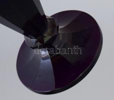 cca 1930 Moser ametisztüveg váza, fazettált talpas test, jelzés nélkül, alján lévő karcot leszámítva...