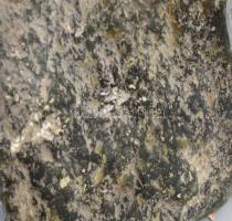 Nyers borostyán, rajta Borostyánkő város feliratával, m: 8,5 cm