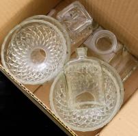 Kis doboznyi üveg tétel: csillár alkatrészek, fűszerkínáló, tintatartó, parfümös üveg.