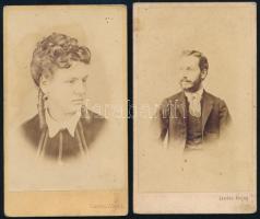 cca 1875 Férfi és női portré, 2 db keményhátú fotó Landau Alajos szegedi műterméből, 10,5×6,5 cm