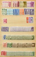 Magyar és külföldi vegyes tétel közte sok külföldi festmény motívum, ~100 db kiscímletű postatiszta Épületek bélyeg, stb.