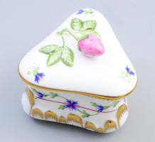 Herendi kis bonbonniere plasztikus gyűmölcs mintával, eredeti dobozában. Kézzel fetett, jelzett, hib...