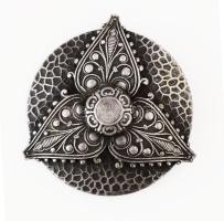 Ezüst (Ag) virág bross, jelzés nélkül, d: 4 cm, bruttó 16g