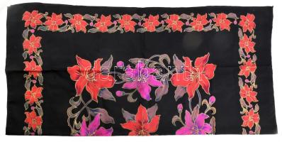 Liliom mintás kendő, szép állapotban, cca 86x90 cm