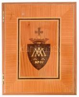 Piarista jelkép intarziával fadoboz, 29x23 cm