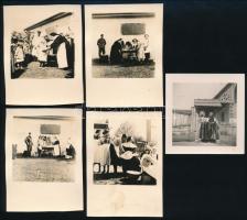 1940 Erdélyi bevonulás, katonák, apácák, civilek népviseletben, gyerekek stb., össz. 5 db fotó, egyik hátoldalán Kispetri (Szilágy/Kolozs megye) felirattal, 6,5x6,5 és 8,5x6,5 cm közötti méretekben