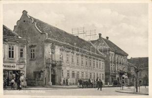 Székesfehérvár mit Geschäft