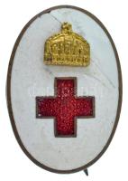 ~1910. "Koronás Vöröskereszt" kisméretű zománcozott bronz jelvény (23x16mm) T:XF kis zománchiba