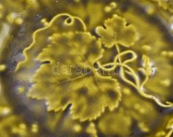 3 db Schütz Cilli szőlőleveles fajansz tányér. Jelzett, hibátlan d: 20 cm