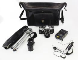 Praktica Super TL fényképezőgép, Meyer-Optik Orestegon 2,8/29 objektívvel. egyáéb tartozékokkal, eredeti bőr fotós táskával, nem kattan el