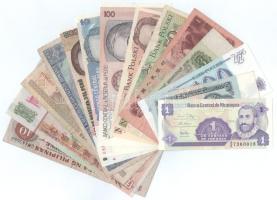Vegyes 14db-os külföldi bankjegy tétel, közte Lengyelország 1986. 50Zl + 100Zl + közte Peru 1987 10I + 100I + 500I + közte Szovjetunió 1961. 3R + 5R + közte Oroszország 1993. 100R, stb. T:UNC-VG Mixed 14pcs lot of foreign banknotes, including Poland 1986. 50 Zlotych + 100 Zlotych + including Peru 1987 10 Intis + 100 Intis + 500 Intis + including Soviet Union 1961. 3 Roubles + 5 Roubles + Russia 1993. 100 Roubles C:UNC-VG