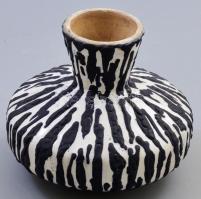 Király Károly váza, jelzett, d: 18 cm, m: 16 cm