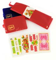 3 pakli kártya, közte Gelka