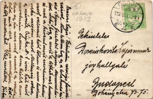 1913 Orsova, teniszező társaság csoportja a teniszpályán, köztük katonák és egy kutya / group of pla...