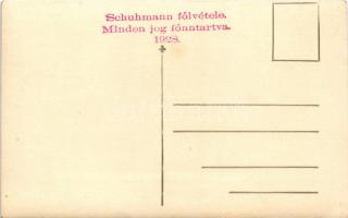 A királyi pár IV. Károly és Zita királyné a kis Ferenc József Ottó trónörökössel. Schuhmann felvétel...