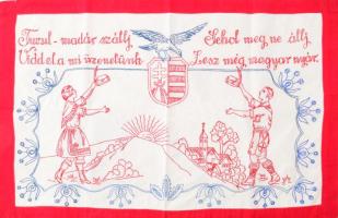 cca 1940 Irredenta konyhai falvédő magyar címerrel, turul és levente ábrázolással, "Turul-madár szállj, Sehol meg ne állj, Vidd el a mi üzenetünk, lesz még magyar nyár" felirattal, feltehetően a visszatérés idejéből, apró folttal, máskülönben jó állapotban, 59,5x87,5 cm