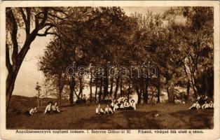 1942 Budapest XII. Zugliget, Angolkisasszonyok intézete. Pihenő, virágzó fák alatt a réten. Szarvas Gábor út 50. (EB)