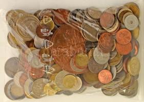 Vegyes, magyar és külföldi érmetétel mintegy ~1kg súlyban T:vegyes Mixed, Hungarian and foreign coin lot (~1kg) C:mixed