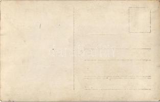 Első világháborús osztrák-magyar katonák csoportja, magyar címer / WWI K.u.K. military, group of sol...