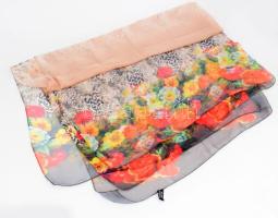 Stóla, 100 % selyem drapp alapon színes rózsás 125x140 cm