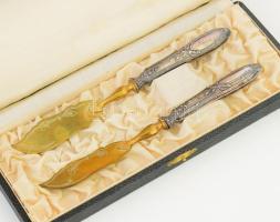 Ezüst nyelű vajkés készlet, jelzett, díszdobozban 18 cm