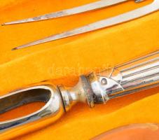 Ezüst nyelű tálaló készlet, benne, comb fogóval is. készlet, jelzett, díszdobozban 30 cm