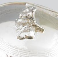 Ezüst(Ag) antik cukordoboz, jelzett, zárral, kulccsal, m: 11,5 cm, nettó: 530 g