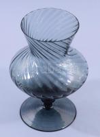 Csavartbordás talpas váza. Anyagában színezett, hibátlan, m: 14 cm