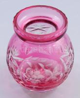 Rózsaszínen pácolt kristály váza, csiszolt mintával, hibátlan, m: 10,5 cm