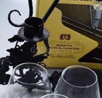 Régi szőlő- és borszervírozó összeállítás: jelzett kristály bortöltő jégtartó résszel és fém szerelé...