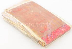 cca 1900-1940 Gergely Endre (1883-1942) kartográfus, történész, m. kir. csendőr százados hagyatékából származó anyag: 1924/25. évi mohácsi ásatásokról írt beszámoló; saját kezű feljegyzések; Szakbírálat Kogutowicz-Gergely: ,,A Magyar Szent Korona Országai a trianoni béke előtt és után" c. iskolai falitérképéről; kézzel rajzolt térképvázlatok; különféle térképek, jegyzetek, stb. Változó állapotban. Tartalmas, átnézendő anyag!