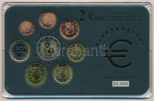 Finnország 2001-2006. 1c-2E (8xklf) forgalmi összeállítás eredeti műanyag tokban, német nyelvű, sorszámozott tanúsítvánnyal T:AU, patina Finnland 2001-2006. 1 Cent - 2 Euro (8xdiff) coin set in original plastic case, with numbered German certificate C:AU, patina
