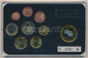 Szlovénia 2007. 1c-2E (8xklf) forgalmi összeállítás + 2004. 1E "Próba" fantázia érem eredeti műanyag tokban, német nyelvű, sorszámozott tanúsítvánnyal T:AU, patina Slovenia 2007. 1 Cent - 2 Euro (8xdiff) coin set + 2004. 1 Euro "Specimen" fantasy medal in original plastic case, with numbered German certificate C:AU, patina