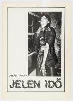 Urbán Tamás: Jelen idő. Gera Mihály előszavával. [Gödöllő, 1987.],Gödöllői Galéria, 1 sztl. lev. + 8 (kétoldalas fekete-fehér képtáblák) t. Kiadói papírmappában.