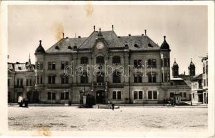 1940 Léva, Levice; Vármegyeháza, Kovács üzlete. A képeslap címzette Polniczky Lipót, Győr-Moson-Pozsony vármegyék és Győr szabad királyi város főispánja 1936 és 1943 között. Schubert kiadása / county hall, shop (fl)