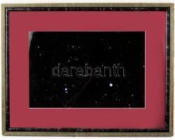 Dekoratív üvegezett fakeret, csillagokat megörökítő fotóval. Keret belső mérete: 45x60 cm